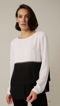 Style 221110 Black and white round neck blouse