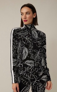 Style 221201 Palm print funnel neck top