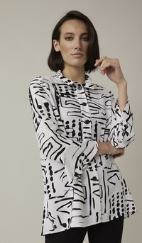 Style 221221 - Striking print blouse