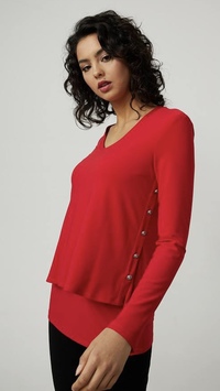 Style 214224 - Lipstick red button detail top